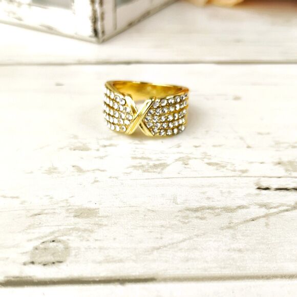 New Rhinestone Gold Tone X Cocktail Ring Size 6 Chic, Classic, Elegant - Picture 1 of 4